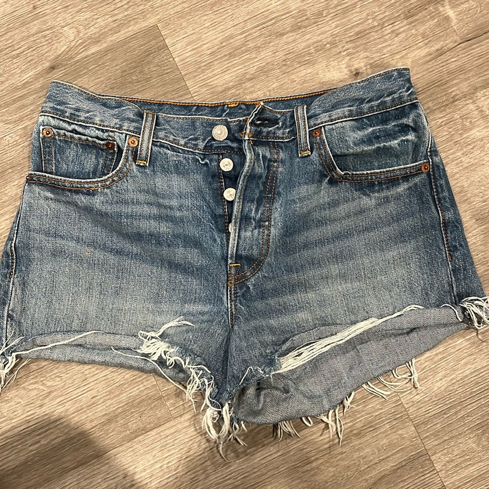 Levi shorts. Size 29